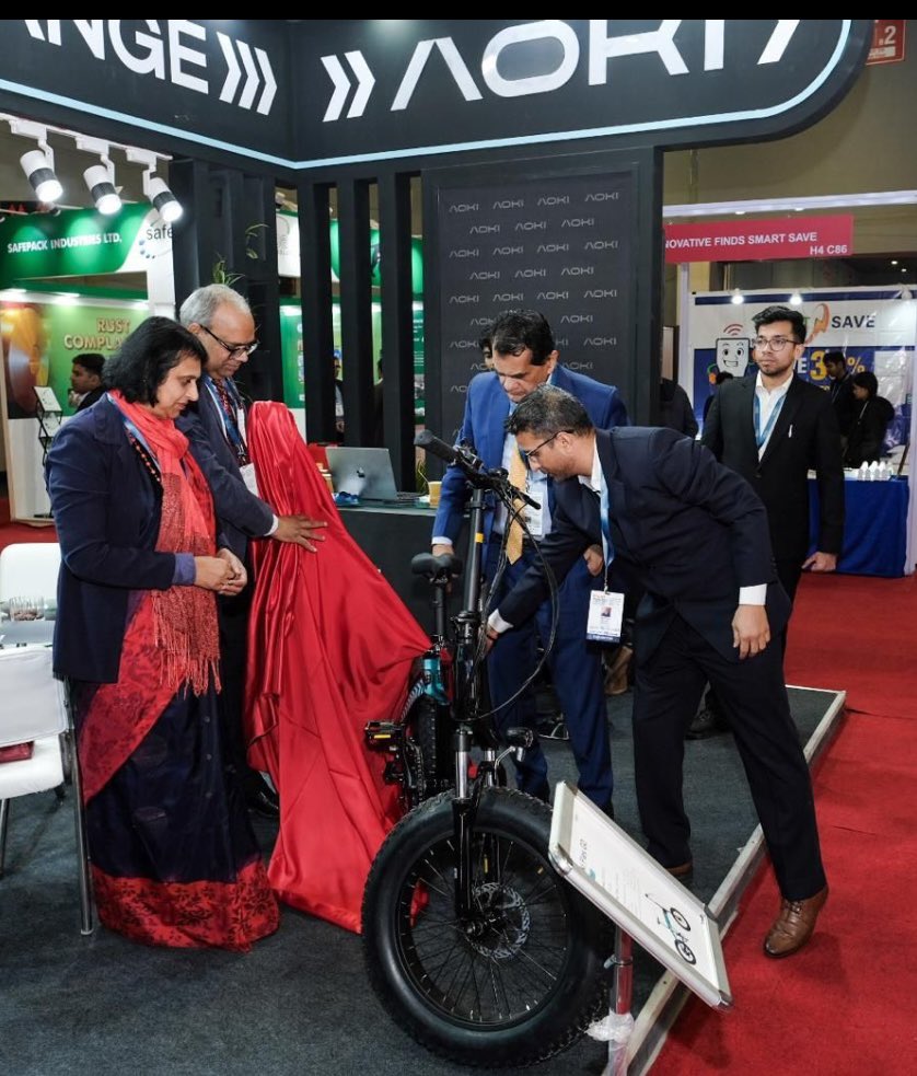 amitabhk87's tweet photo. Delighted to inaugurate AOKI Mobility, a pioneering initiative by two young colleagues who worked with me in Niti Aayog- @diewakarr and @randheer singh . 
E-bicycles have the transformative potential to redefine urban transport.  Their E-bicycles are cutting edge and designed for resilient, climate-conscious, and future-ready cities. Their mountaineering model aptly termed as “SHERPA” . These are extremely light and foldable 🚴🚴‍♀️ E- bikes .#BharatMobilityExpo #BharatMobilityGlobalExpo2025
