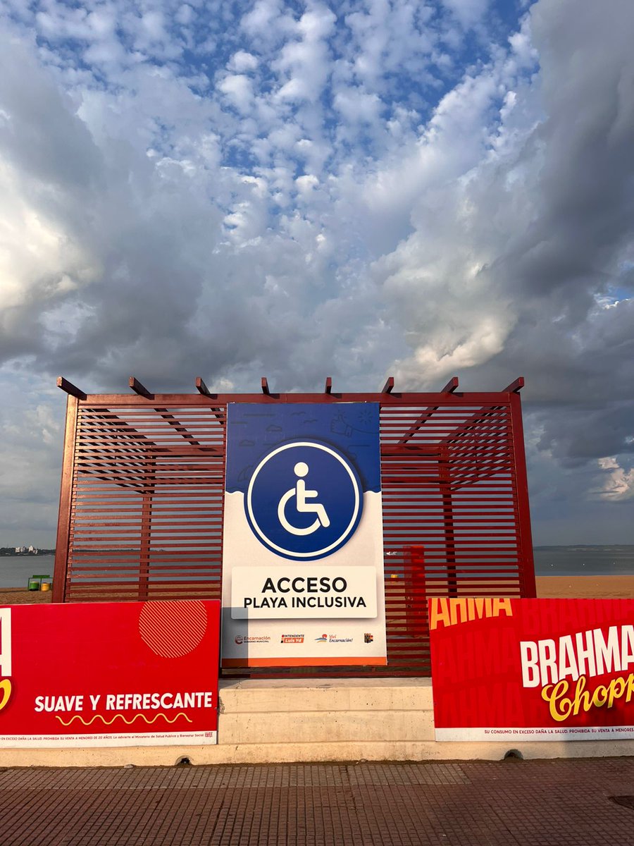 Muchas veces se busca "garantizar" el acceso de personas con discapacidad a hospitales, escuelas y/o instituciones públicas. 

Pocas veces se garantiza la accesibilidad a espacios de ocio. ¡Excelente gestión de la <a href="/MuniEncarnacion/">Encarnación</a> ! 👌