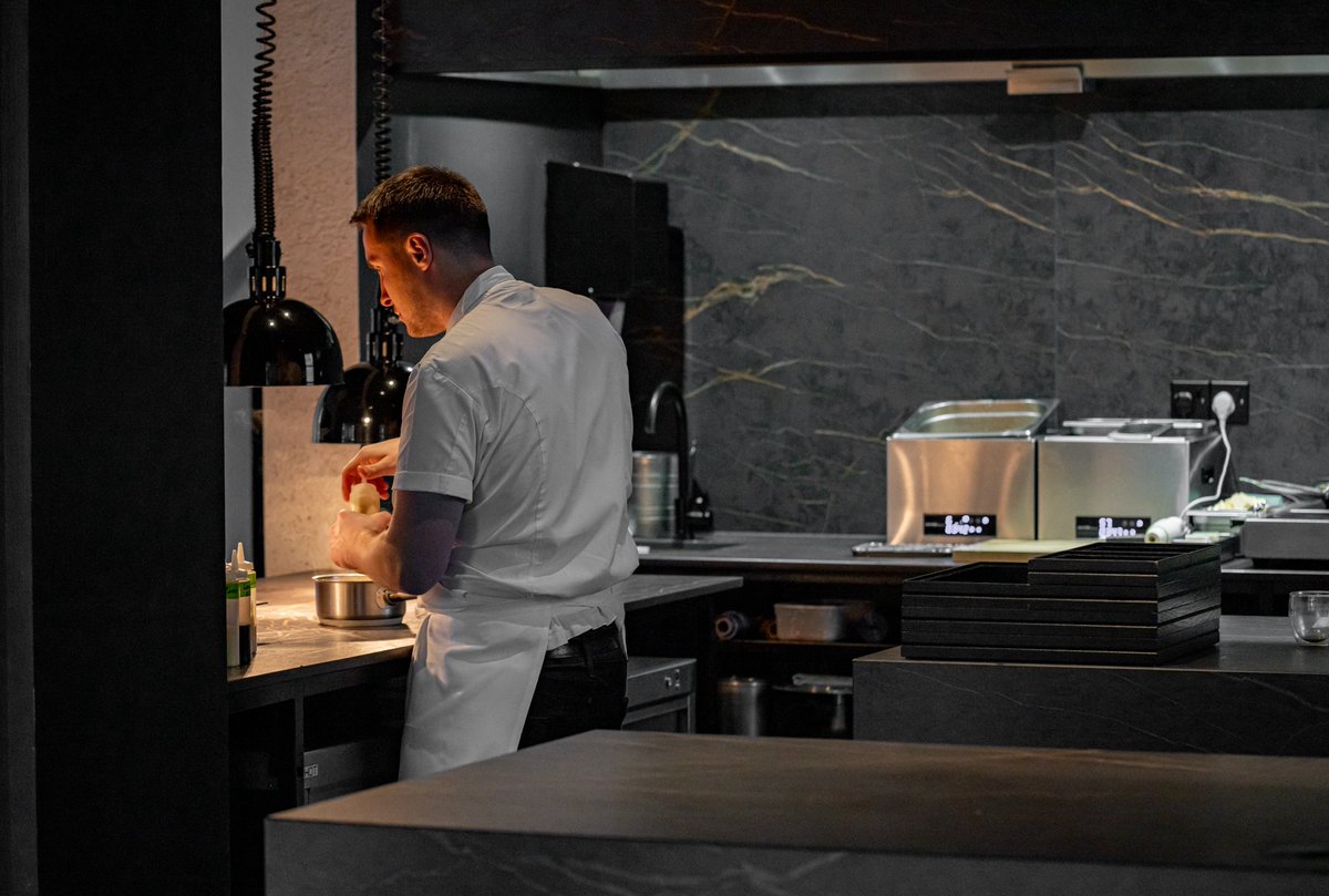 EtchFood's tweet image. WEEKEND LOADING... 

Our kitchen is prepped, the restaurant is set, and we’re ready to welcome you for an unforgettable dining experience at etch. 

Who’s joining us?