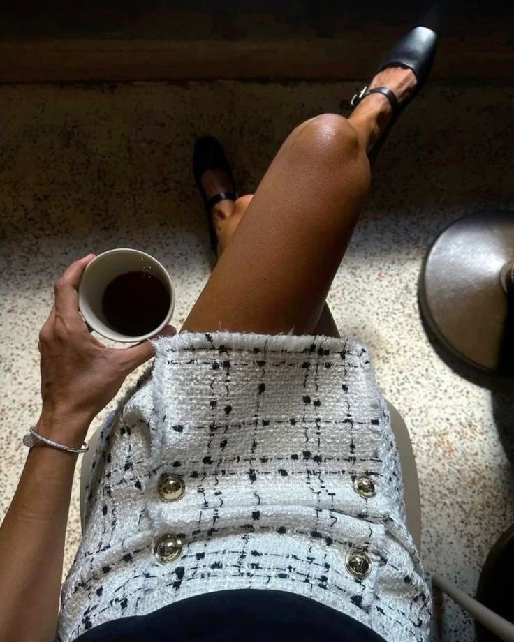 modernlilithh's tweet photo. classy, educated &amp; well dressed https://t.co/4p80pXX7DK