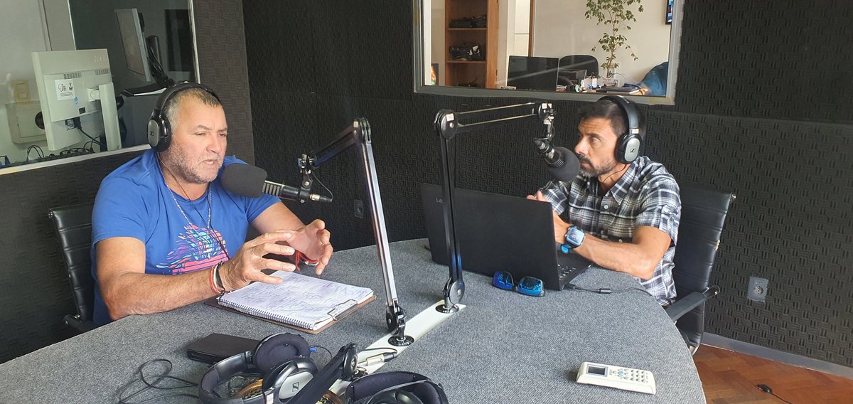 Volvio @ssarla de su licencia y hoy ya condujo Tercer Tiempo Radio.
Significa que mañana volvemos al sur con nuestros 2 relatores.
José Andrés Zipitría en juveniles y Sebastián Sarla en mayores.
Ahora estamos en Tercer Tiempo Radio.
fmflorida.com.uy
Somos el fútbol!
