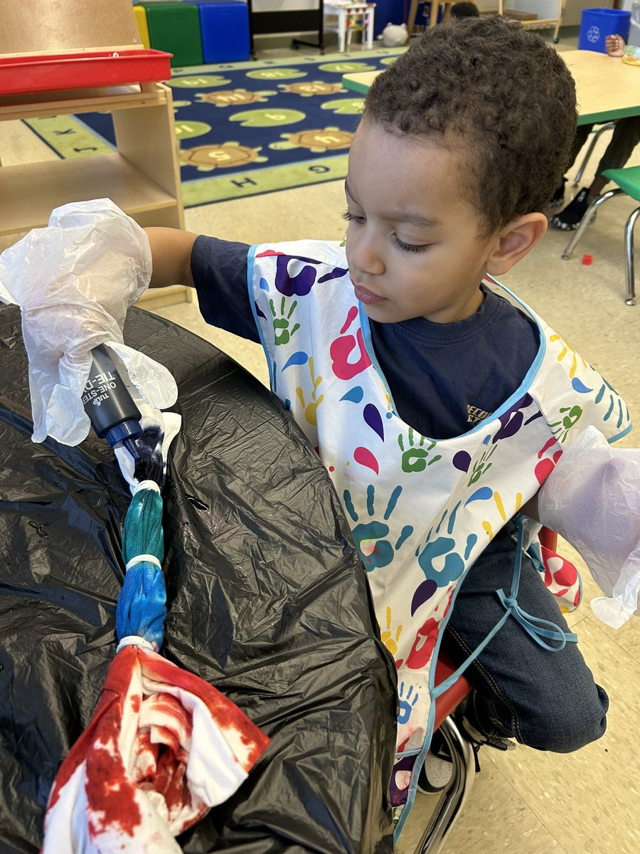 MauraC_atLP's tweet photo. Having a blast during the clothing unit study! We had a tie dye party and after much waiting our shirts are ready to go home today! #NBTPreschoolRocks #tiedye https://t.co/280rGElogY