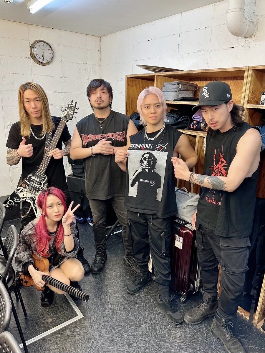 UnveilRaze's tweet photo. 新年一発目
「BATTLE OF LIFE」

寒い中お越しくださりありがとうございました！🤘

ラスト怒涛のBerserkerで皆様暖まったのではないでしょうか🔥🔥

来月から続く2MAN LIVEもお待ちしております！

「DOPE AND DOPE Vol.1」
チケット発売は1月18日12時〜
Livepocketから！！
https://t.co/V3jfC8cfhx https://t.co/AFLJkVS0bN