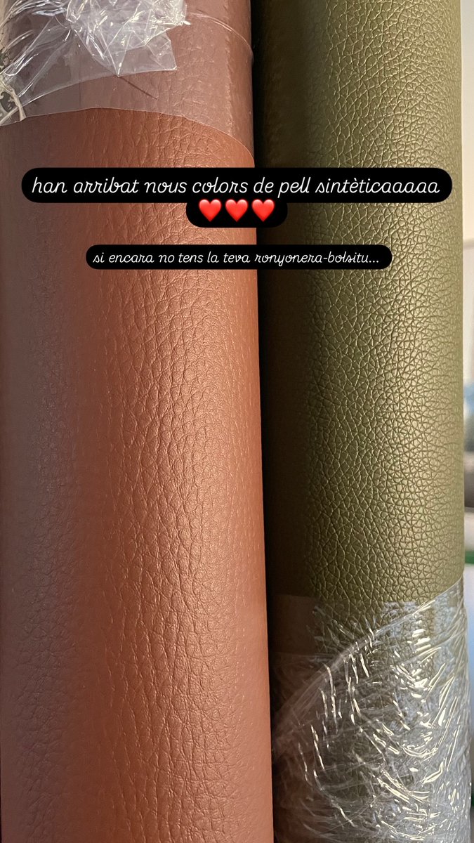 Vinc a deixar això per aquí i me'n torno per on he vinguuut! 

Si vols la teva bossa - ronyonera en alguna d'aquestes tremendes pells sintètiques, escriu-me!!! <3