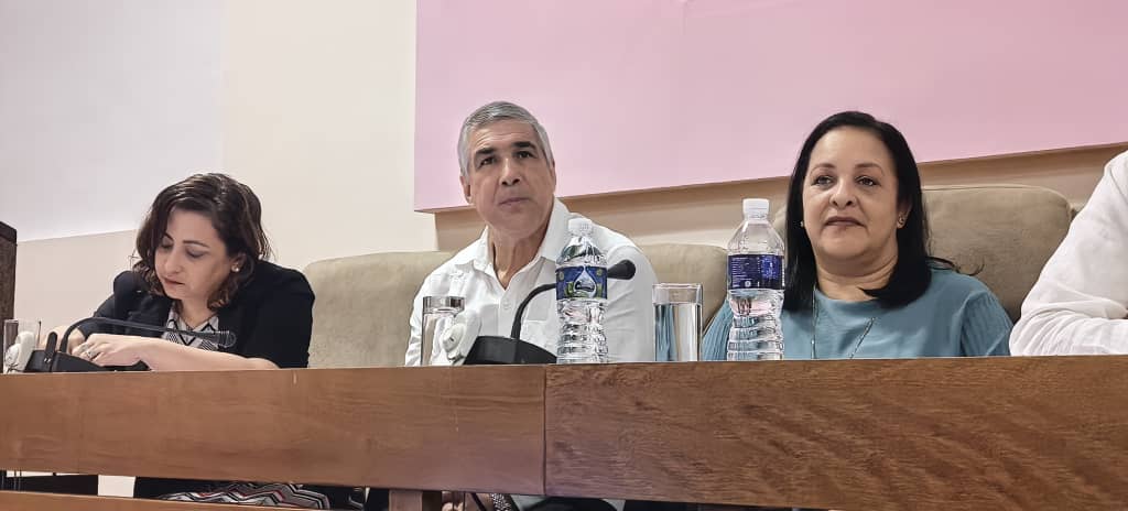 Participamos ahora en el Taller de #IA de la Feria de Innovación, una excelente oportunidad para aprender,  compartir y desarrollar la IA en función de #CubaPorLaTransformaciónDigital.
Seguir 🧵👇