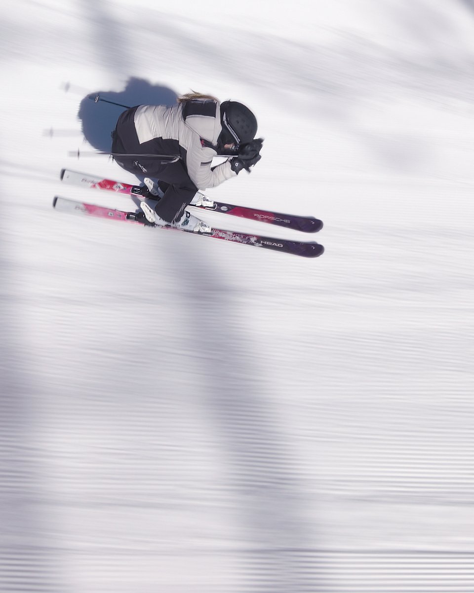 Porsche's tweet photo. What happens when Porsche driving meets Porsche skiing? A race obviously 🙂

Check out the Porsche x HEAD ski collection at: https://t.co/jVbfn4GCzB https://t.co/kb98oxJuHZ