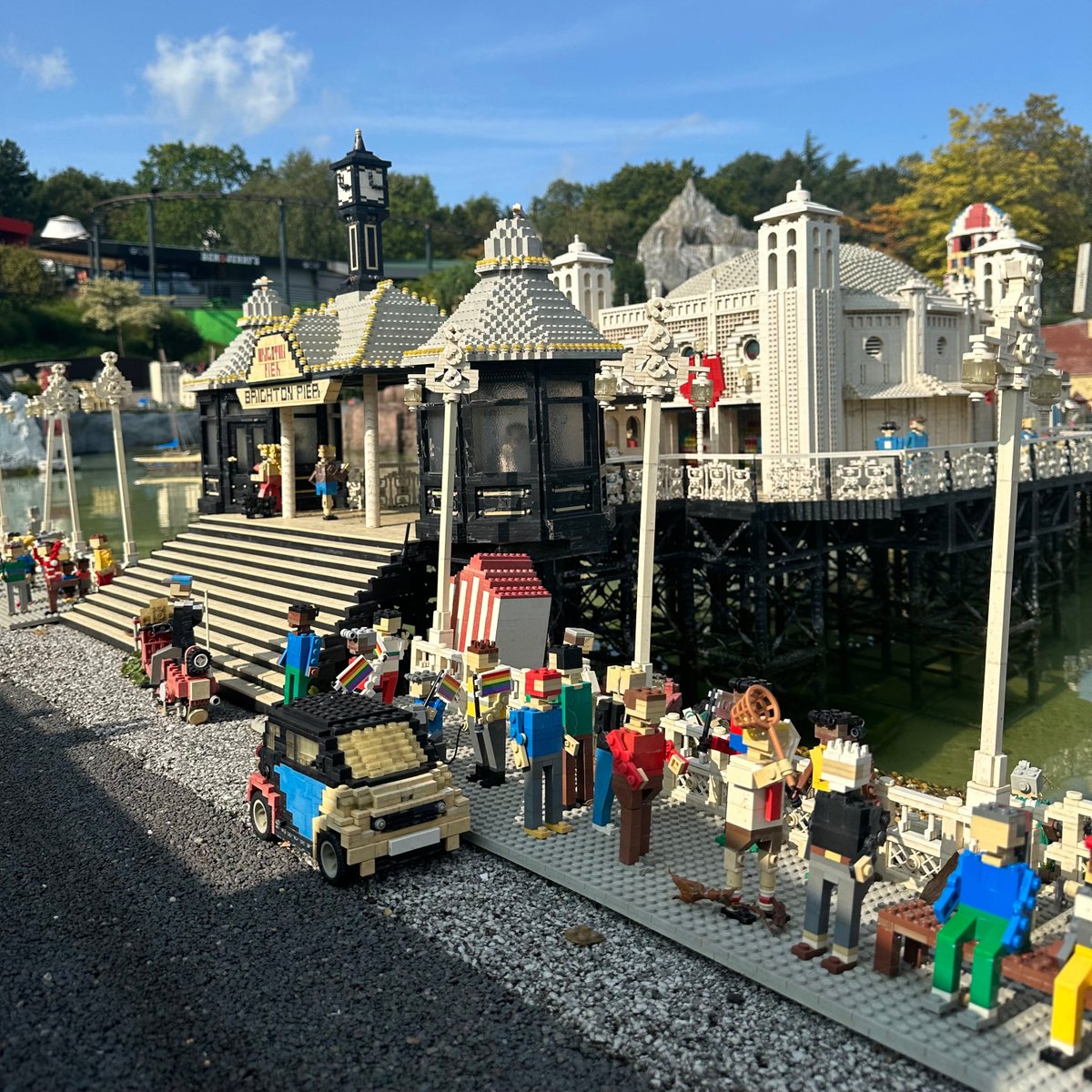LEGOLANDWindsor's tweet photo. Which season is your favourite in Miniland? ☀️❄️🍂
https://t.co/Mzc3gvVrq8
#LEGOLAND #Miniland #LEGOLANDWindsor #LEGO https://t.co/vcaIhk6j9C