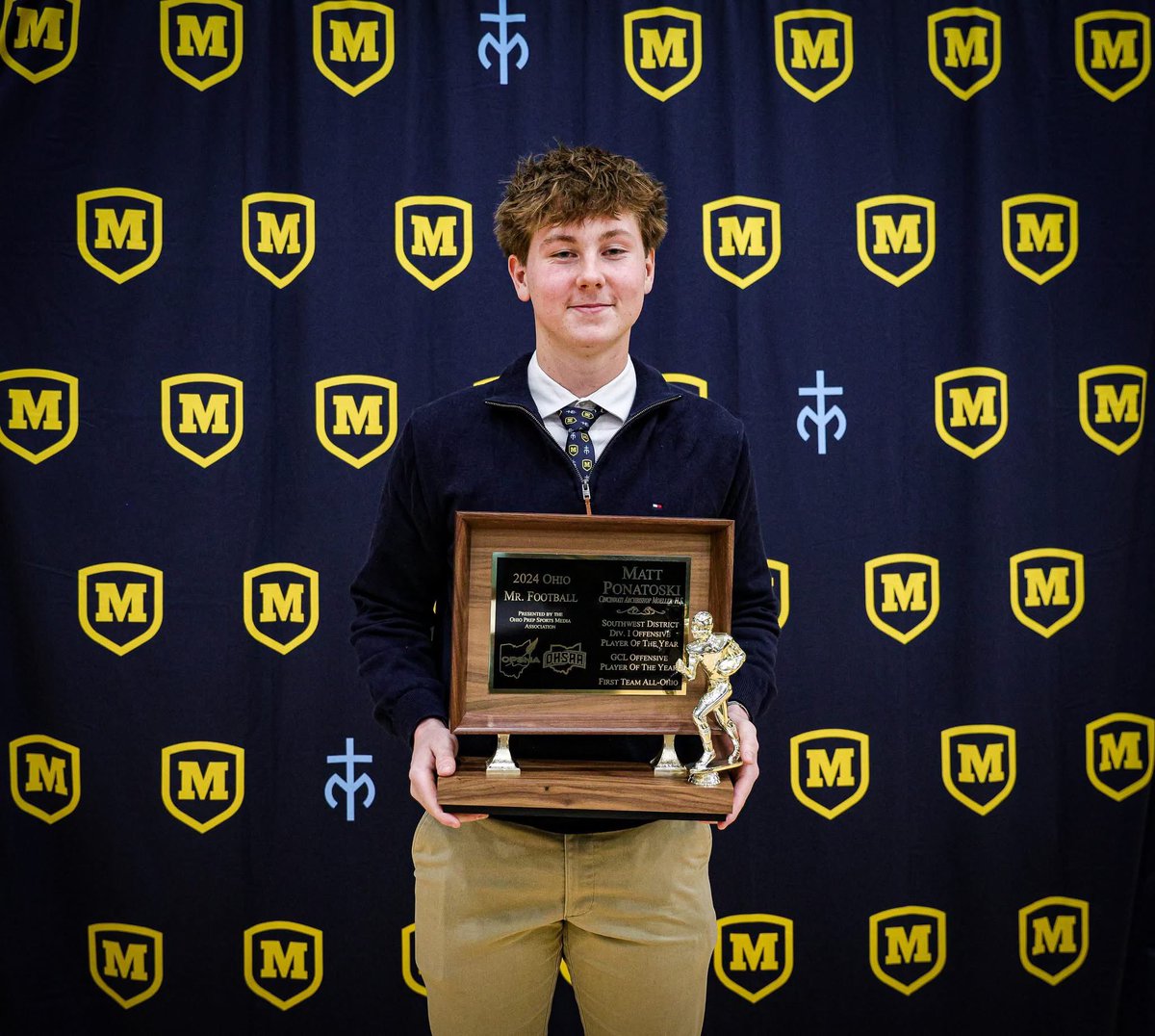 Congratulations to Man of Moeller Matt Ponatoski, who was awarded with the 2024 Ohio Mr. Football award today! 
#BeRemarkable #LetsGoBigMoe <a href="/LetsGoBigMoe/">Moeller Crusaders</a> 

More photos here archbishop-moeller.smugmug.com/2024-2025/Athl…