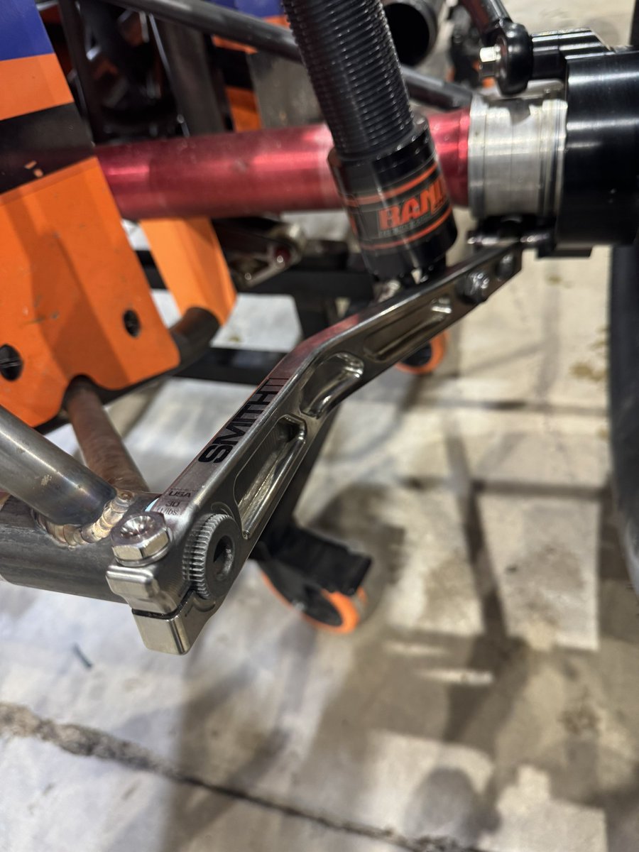 alex_midkiff's tweet image. Titanium torsion arms in the trashcan on Monday and on my car ready to race Friday
Thanks to @SmithTitanium for getting these arms straightened out last night!
Thanks to @Alex_Bowman for helping me out with the arms!