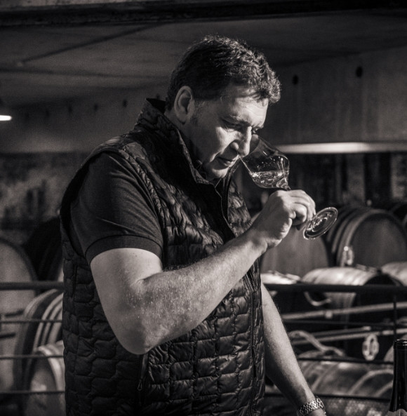 Domaine Zind Humbrecht:  "Master of Minerals" 🤘🥂

Kate Lofthouse explains why Olivier Humbrecht—France's first ever Master of Wine—believes that healthy soils make for more delicious (and yes, mineral) wines.

➡️ tinyurl.com/4be96dnn

#DrinkAlsace