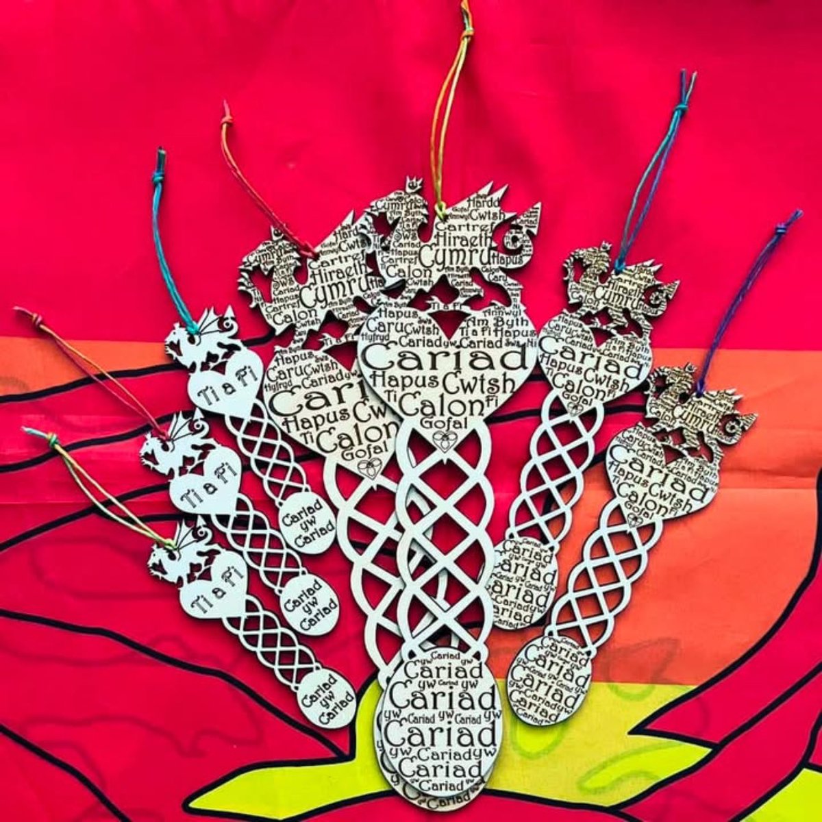 A quick reminder that Dydd Santes Dwynwen ❤️ is just a week away and St Valentine’s Day is less than a month away. Don’t miss your chance to impress that special person! 👩‍❤️‍👩💑👨‍❤️‍👨👩‍❤️‍👨

Check out our casgliad anfodion Ionawr | January essentials collection: rebeldragondesigns.cymru/shop-23