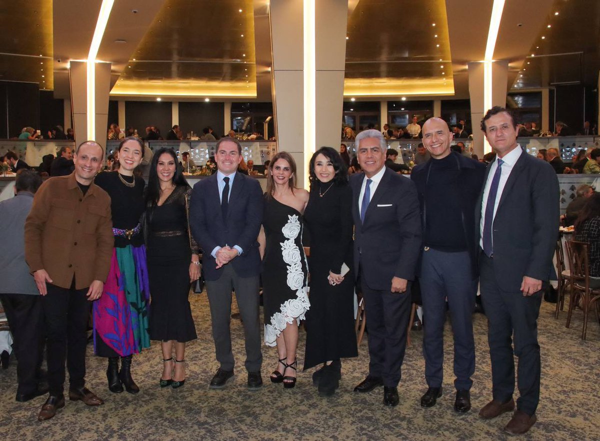 guerrerochipres's tweet photo. Sin comunidad no hay seguridad; es una realidad que entendemos desde el @C5_CDMX. Por ello reconocemos la apertura y participación de la comunidad libanesa en la vida política y pública de la #CDMX, bien representada por el @CENTROLIBANESAC durante la gestión de @danielkaramt, y ahora por @DergalJavier