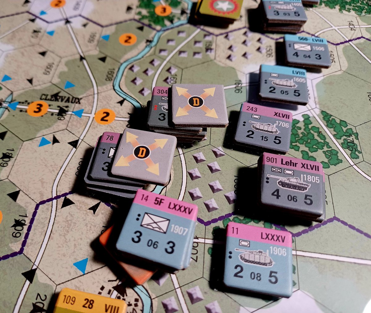vanlast2's tweet photo. #EnemyAction #Ardennes
El 2° y 3er impacto recibido por el atacante pueden ser absorbidos dispersando a todas las unidades atacantes, pero eso impide también que puedan avanzar. https://t.co/RgtuWUiBYf