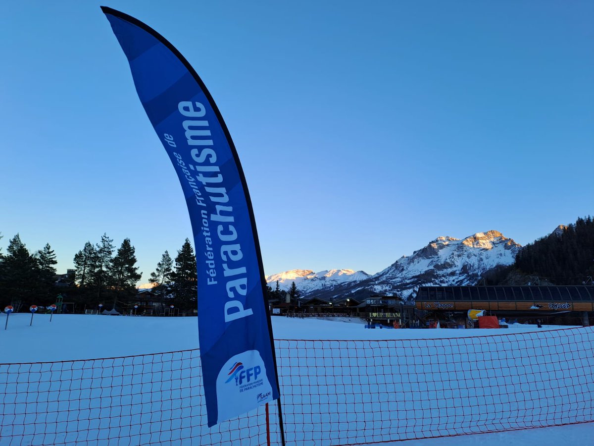 #Championnat 🥇| Coupe du Monde de Parachute-Ski 2025 #LIVE
Clap de fin pour cette première journée de compétition à Pra Loup !
Les deux premières manches ont pu être finalisées pour l'ensemble des compétiteurs, malgré des contraintes de vent.