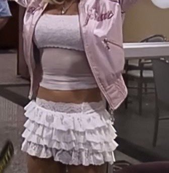 lapafaits's tweet photo. skirts like these need to be sold everywhere again!!! like i need my wardrobe to be filled with them omg https://t.co/PcfHTh1dhQ