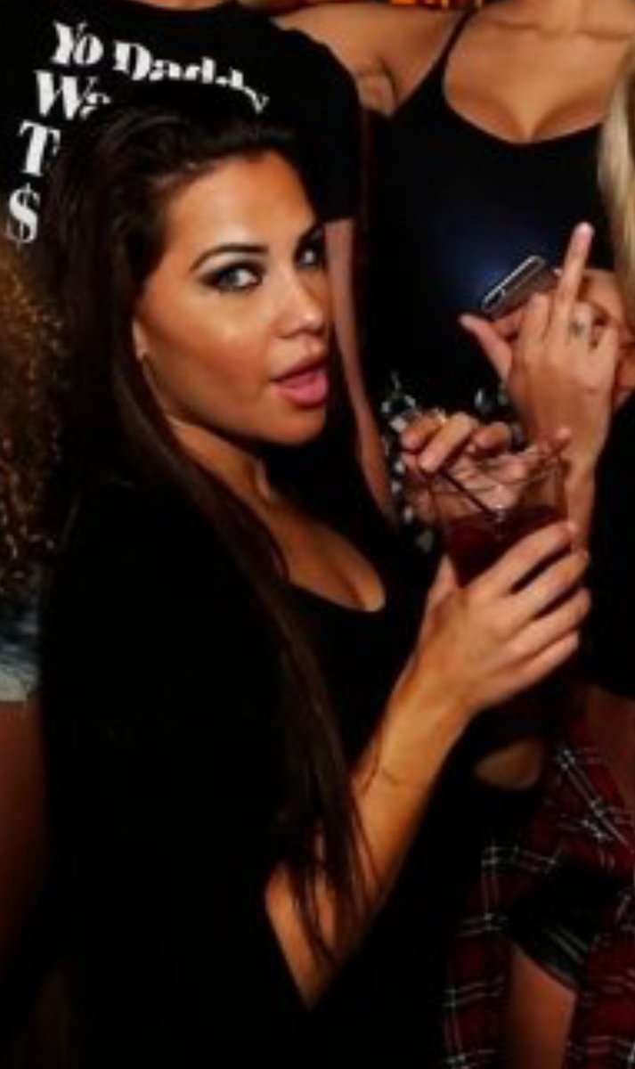 WantedAuntie's tweet photo. #millajasmine retour à la case départ!
"Meuf de la night, meuf moins chère au maquillage gras...vous voyez le genre de go" comme tu disais si bien 😂 https://t.co/4rGzgDOMZt