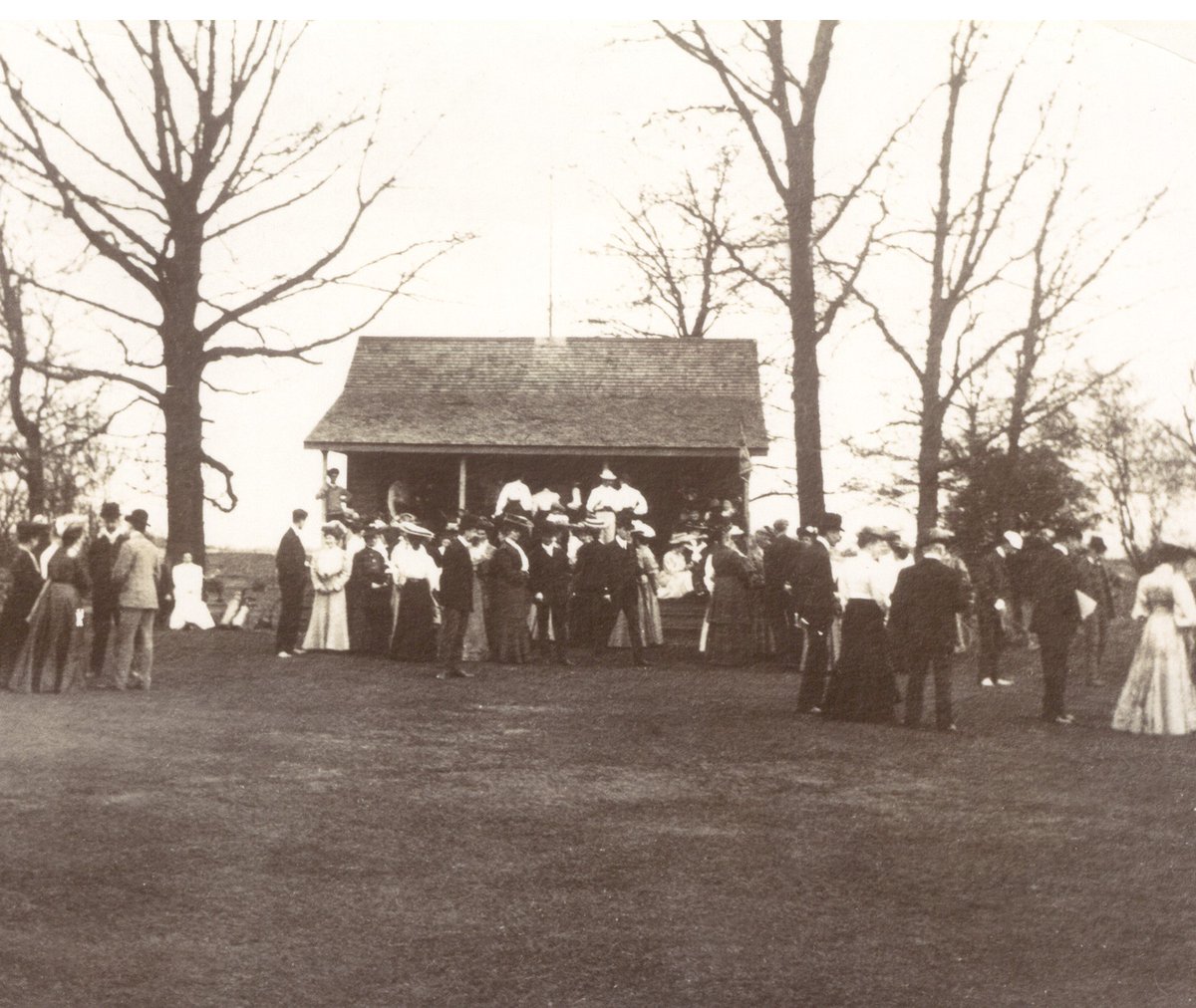 🕰️FLASHBACK FRIDAY!🕰️
In January 1879, the following notice appeared in The Courier, the newspaper serving the south western Ontario city of Brantford:
“ A golf club (whatever that may mean) has been organized in this city. (Photo - Vinegar Hill - 1879)
