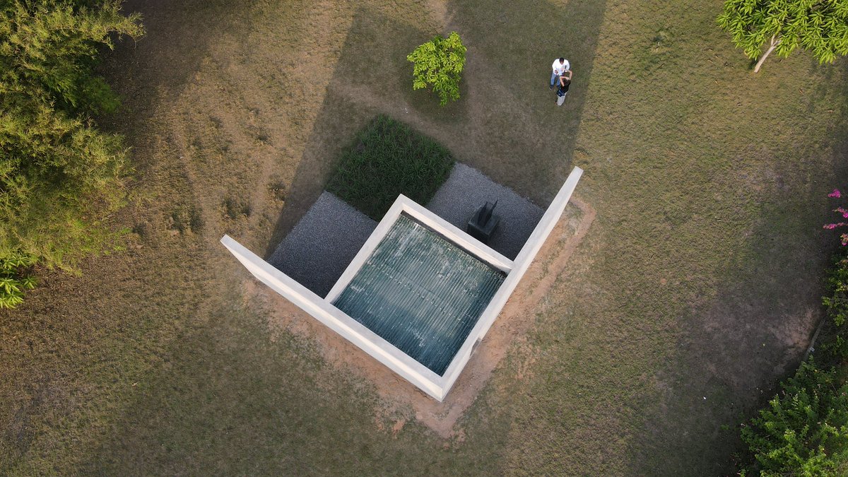 Le Musée des Promesses vient d’ouvrir ses portes au #JardindEssai à #Ouidah. 

Cette œuvre architecturale minimale de <a href="/joelandriano/">JOELANDRIANOMEARISOA</a> est une véritable vision d’un musée tourné vers l’avenir, une ôde à la liberté, un Manifeste.
#MuséedesPromesses #FondationZinsou