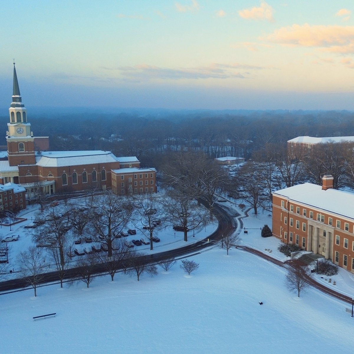WakeForestBiz's tweet photo. ❄️Still thinking about this rare, snowy view that completely transformed Farrell Hall and @WakeForest campus into a stunning winter wonderland last week! Thanks to Matthew Philips, a valued member of the #WFUSB faculty, for capturing these amazing views from above! https://t.co/rKqR3fItQU