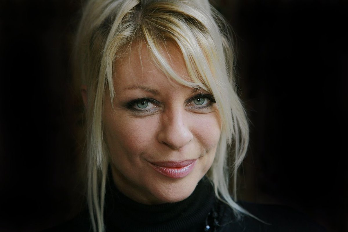 MarcelKalmeijer's tweet photo. Droevig nieuws over #ManuelaKemp. Sympathieke presentatrice, maar ook begenadigd zangeres van prachtige gevoelige en melancholische liedjes. Zoals Slapeloze Nachten. 

Slapeloze nachten
Wachten op wat komen gaat
Slapeloze nachten in de kou
Slapeloze nachten zonder jou https://t.co/XLbGOHMf4j