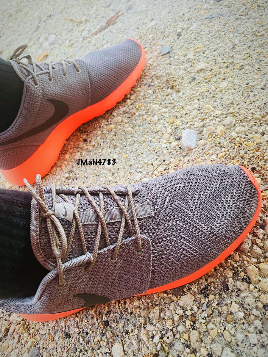 Stealth783's tweet photo. #Mango #RosheRun #YourSneakersAreDope #WDYWT #NIKE #TGIF #NiceKicks #SneakerFreakerFam #GOAT #PositiveVibes #TeamRoshe #Atmoscollectorsclub #NikeFitCheck #TheShoeGame #SnkrAnml #TeamTMCII #KixNkarbs #MangoV2 #SizeCollections #Roshe https://t.co/wWZu5LFugW