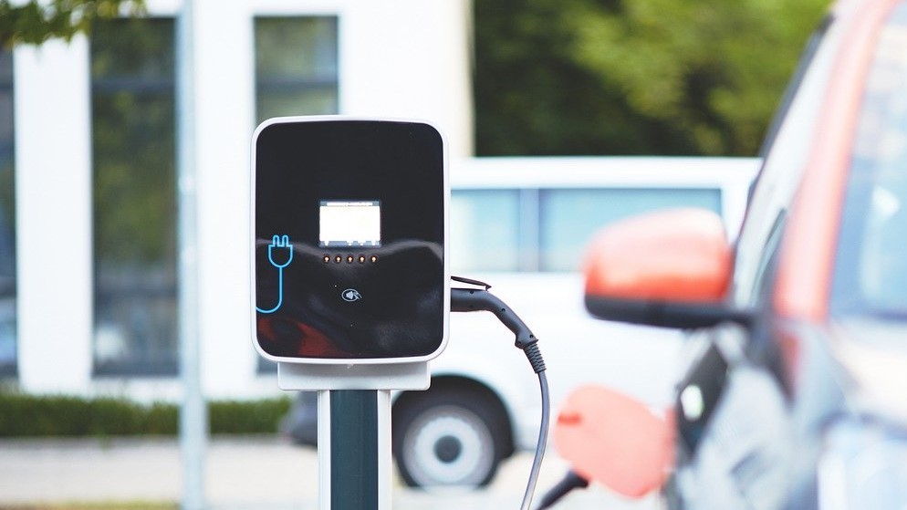 Der #Marktanteil der Internationalen Kraftfahrzeughersteller bei den  alternativen Antrieben stieg 2024 um 1,6 Prozentpunkte auf 43,1  Prozent. Insgesamt rollten im Gesamtjahr 2024 1.342.013 neue Fahrzeuge mit alternativen Antrieben auf die Straße.
vdik.de/2025/alternati…