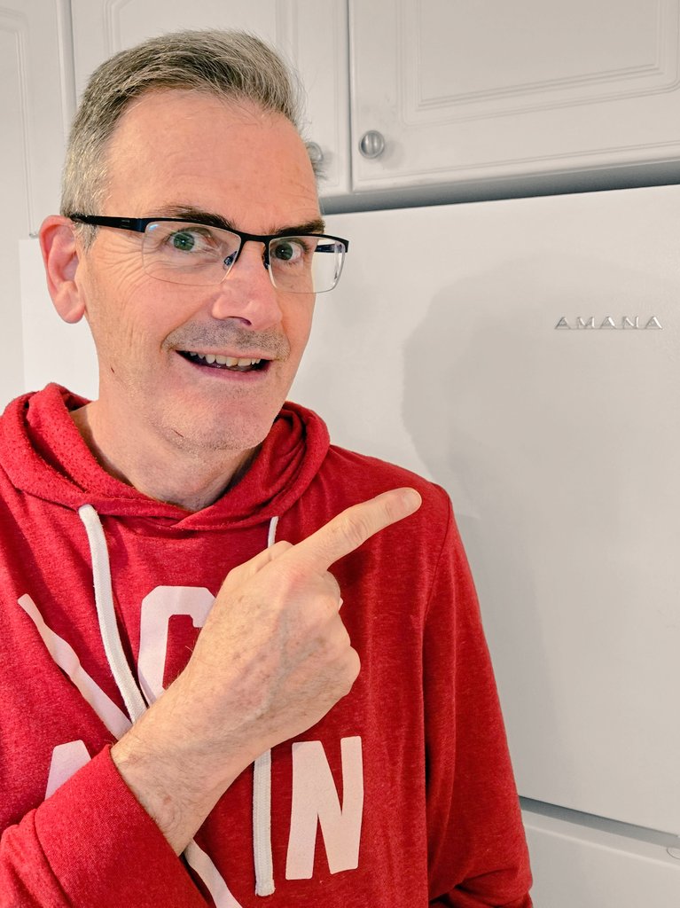 CanuckStruck's tweet image. Instagram post 8⃣9⃣6⃣ 
Some strange man in the kitchen❓
💭💭
Ha❗ Just the new A-man-a #fridge 😍
===
#RedIsMyColor like 🇨🇦 &amp;amp; #KelownaSanta 🎅 
Don&apos;t look too close to see my bloody red shaving injuries🤷🏽
***
#Voiceover #Kelowna