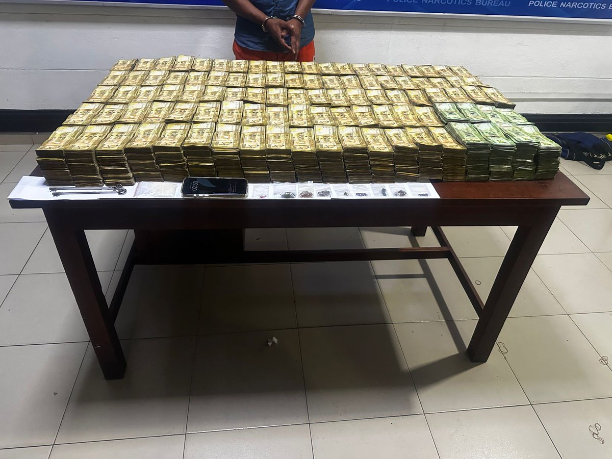 AzzamAmeen's tweet photo. Sri Lanka's Police has seized a record-breaking Rs. 283 million (approximately $954,000) in cash from a suspected drug trafficker. This marks the largest cash haul ever confiscated in the country's history of anti-narcotics operations. https://t.co/Bg3xefFl2T