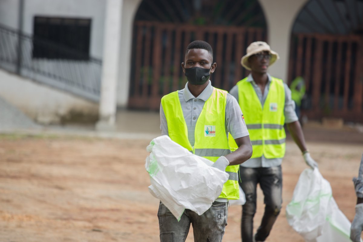 AfriyeaGolf's tweet image. We challenge you: Pick up 10 pieces of litter today. Whether it’s at the beach, a park, or your street, every piece counts. Let’s see how much we can collect together! #CleanUpChallenge #SustainableLiving