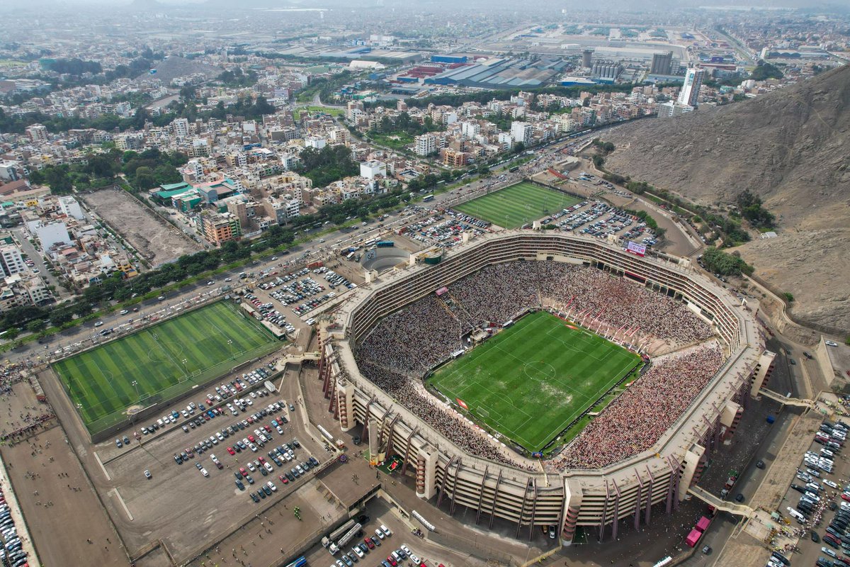 MisteriU_1924's tweet photo. @ErrorArbitralTR Es muy posible que sea el último partido que veremos de Messi en el territorio peruano al menos como futbolista profesional, Suárez ya no jugará por uruguay asi que esta oportunidad es única y ya con Busquets y Alba sobra explicaciones. Promete ser un espectáculo futbolístico. https://t.co/CUTQJmD2jb