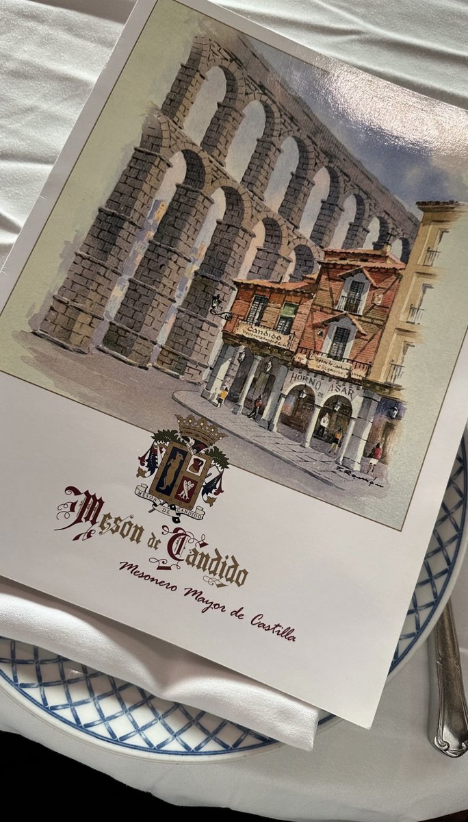 Deja que la carta de El Mesón de Cándido te sorprenda. En ella guardamos lo mejor de la tradición gastronómica segoviana. ¡Descúbrela!

⭐⭐⭐

📍 Plaza del Azoguejo, 5 #Segovia #MesónDeCándido 
📱 921 42 59 11