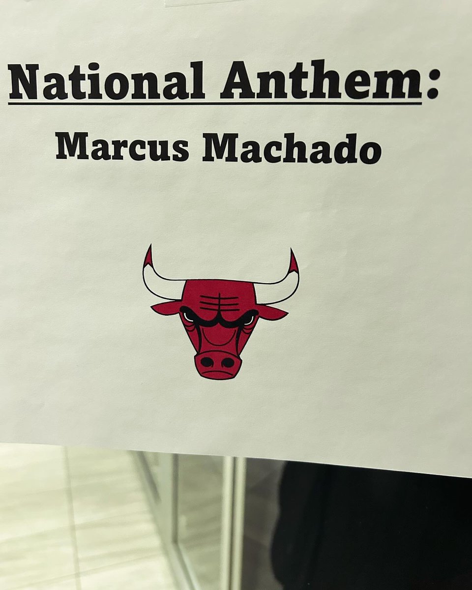 Marcus__Machado's tweet photo. 🎸🏀 Thank You Chi Town!!

Had a blast 💥 playing the national anthem @UnitedCenter for the @chicagobulls 🛸

Special thanks to @cultdenim 🧥
&amp; @thechosen0ne_barber 💈for getting 
me crispy for the game. 🤘🏽

📸: @maishah.hendrix 

#marcusmachado
#mdrix 
#chicagobulls https://t.co/M807Q6yKq4