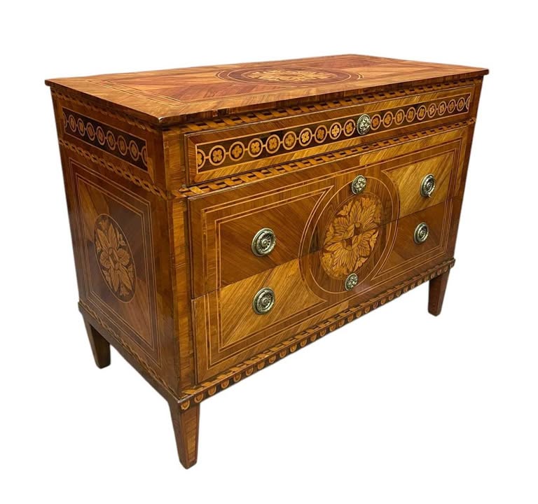 apauctionhouse's tweet image. The first 2025 auction from #TheCheshireSaleroom is now live, feat

Lot 142 #C18th #commode £5k-£7k
Lot 437 #MerlinCycles #enamelsign £600-£800
Lot 1077 #PearlJam #Ten £100-£150
Lot 1220 #mantelclock #Knight #Birmingham £500-£700

Catalogue bit.ly/4gYduYt
@apauctioneers