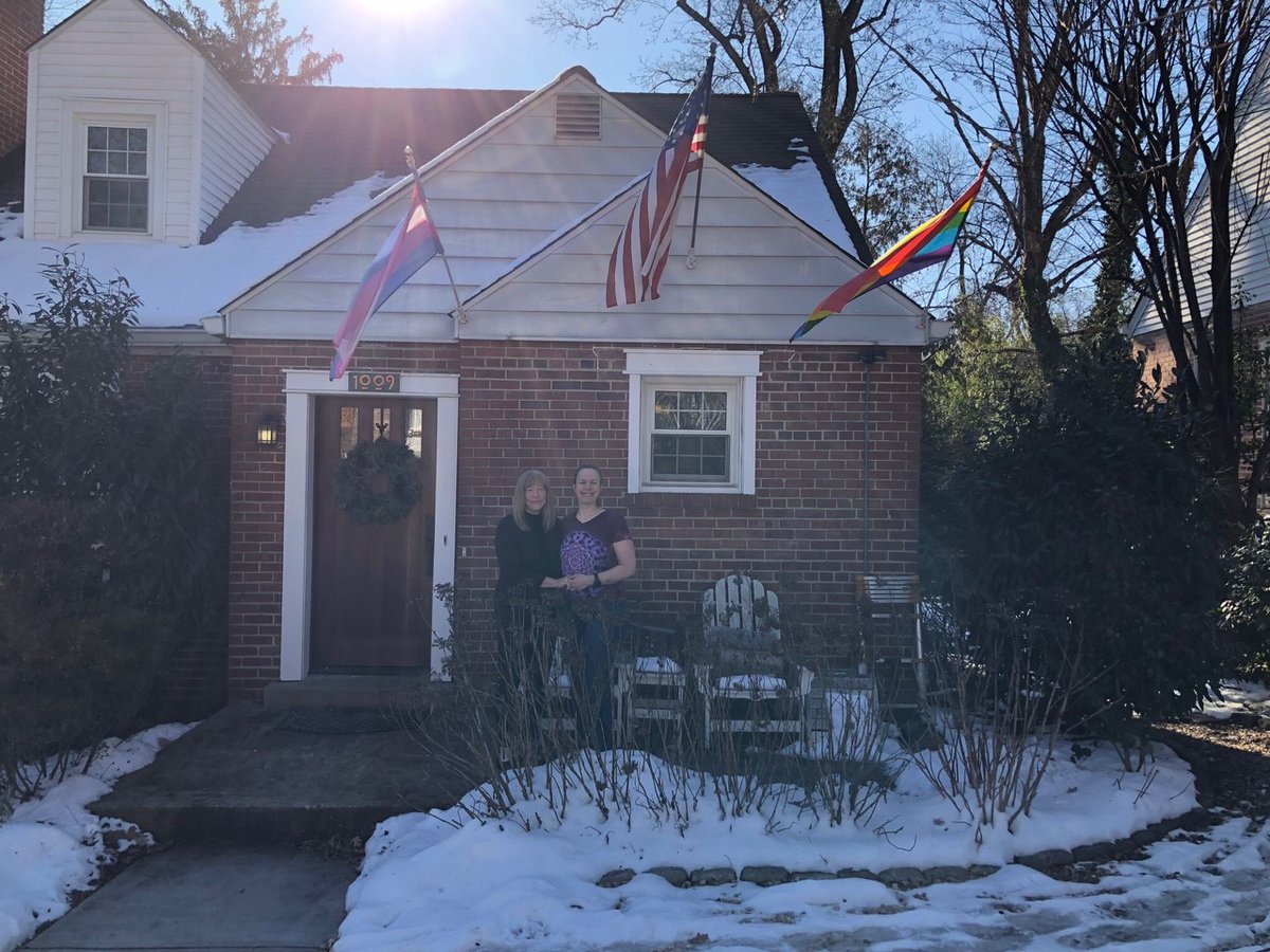🔴REPORTAGE <a href="/RTLFrance/">RTL France</a> 🏳️‍🌈 La communauté transgenre de Washington "inquiète et combattive" face au discours de haine de <a href="/realDonaldTrump/">Donald J. Trump</a>, à 3 jours de la cérémonie d'investiture. rtl.fr/programmes/rtl…
