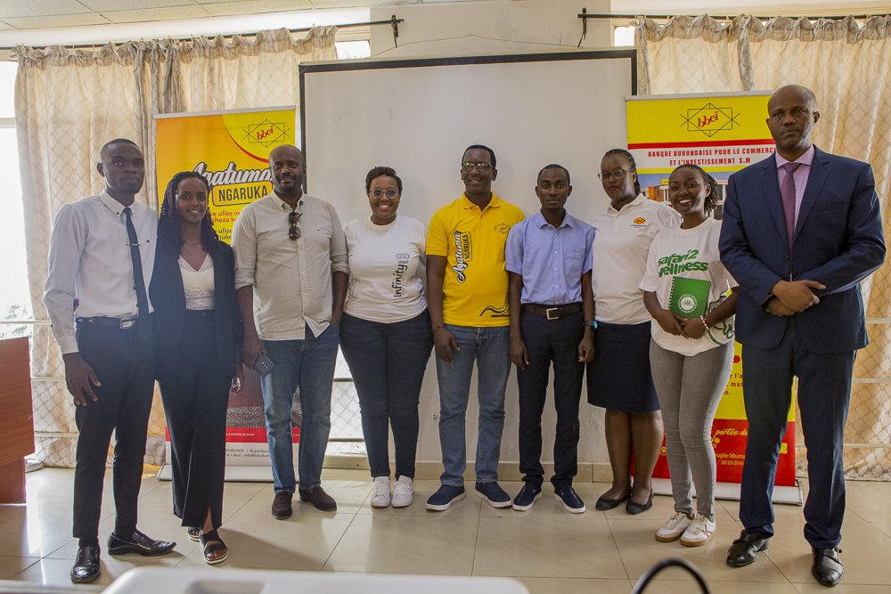 BIUBurundi's tweet photo. 🎉👏Félicitations aux gagnants du concours de projets 2024 organisé par @BIUBurundi ! 🏆
1er : Ndondera (équipe de 4 étudiants représentée par Angelo Arnauld Nkurunziza
2e : Dynasty Oil Company (Esdras Mpawenayo)
3e : Irakoze Innovation Pads (Bénie Irakoze) https://t.co/pp4c2RFEdU
