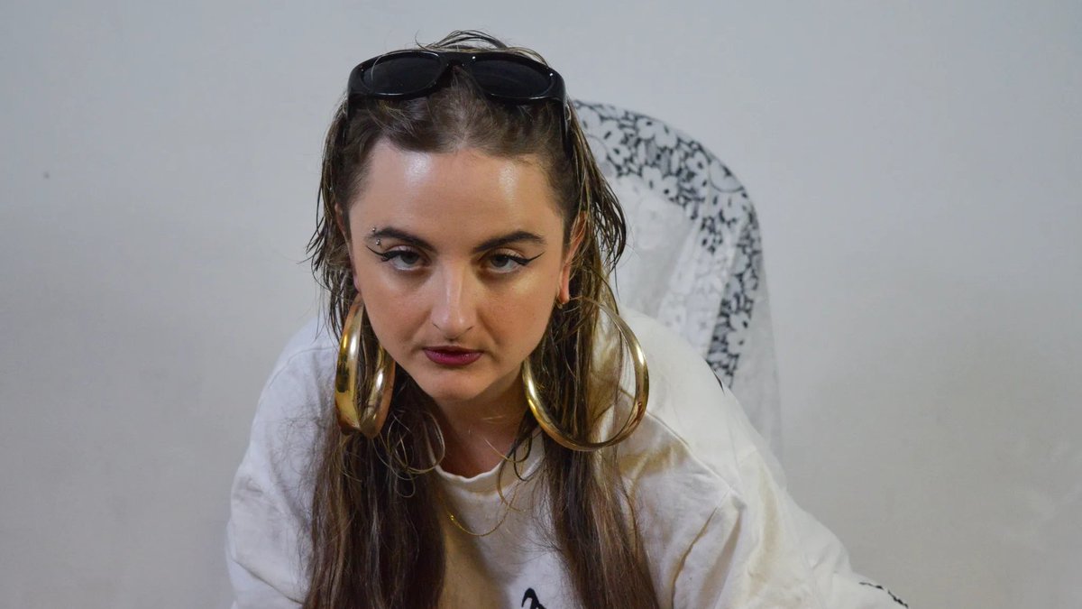 🗣️ <a href="/Carmenxiaa/">Carmen Xia</a>: "La música es parte de un conjunto de cosas que sí pueden cambiar la sociedad"

La cantante gaditana defiende sus raíces del flamenco y la copla fusionando estos ritmos con estilos como el hip-hop y la electrónica

✍️ <a href="/LaMiradaDeJuls/">La Mirada de Juls ✒️📸</a> 

22minutoscon.com/2025/01/17/ent…