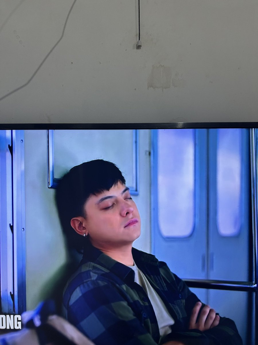 MIELoved's tweet photo. Sarap ng tulog ni #AndresMalvar sa LRT tapos biglang may nanggising 😡😂

Grabe din yung mga eksena tapos samahan mo pa ng boses ni @imszmc #pablo para sa #INCOGNITOThemeSong #LiwanagSaDilim 

Must watch! https://t.co/gAjXUOLp9Z