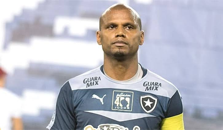 - Recusou propostas da Europa para continuar no Botafogo, mesmo na série B 
- Abriu mão da seleção pra jogar a série B com o Botafogo 

Jefferson de Oliveira Galvão, o maior ídolo do século do Botafogo! O 3° jogador que mais vestiu a nossa camisa.
