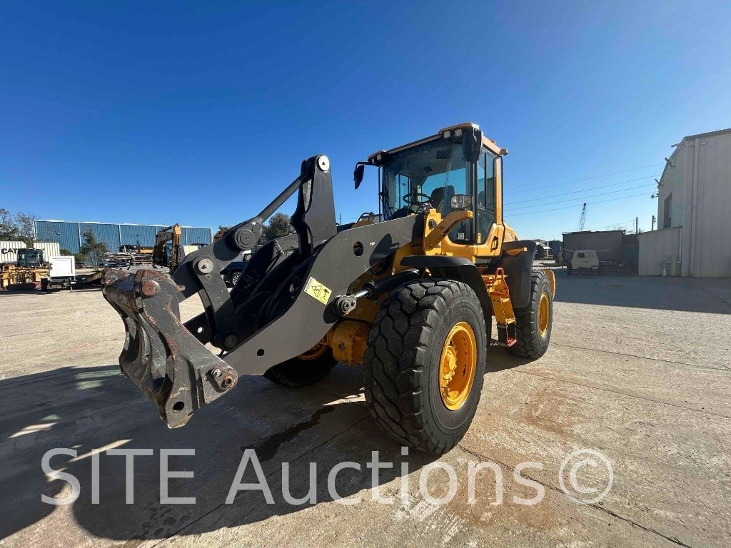 SITEAuctionSvc's tweet photo. Bidding now open for SITE's January 30th 2025 Kick-Off Sale! Consignments are still being accepted. Lots start to close at 10am CT.

https://t.co/7fDMVyGoUB https://t.co/wj7wS9jG7N