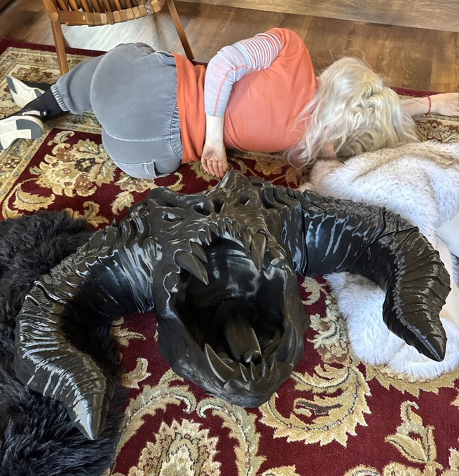 New Balrog Head for the tavern room in our house. I can't wait to paint it 😤 https://t.co/8blRd7kb6K