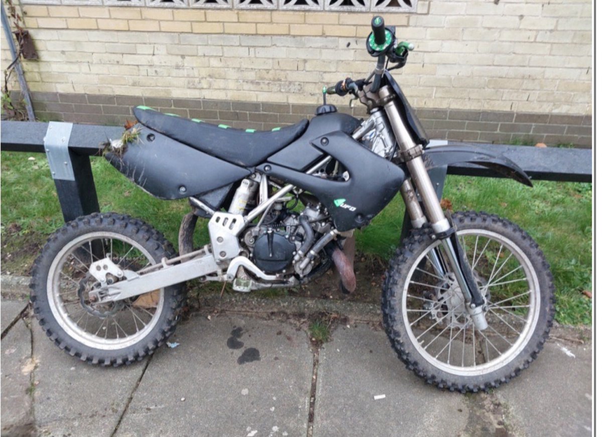 Male driving erratically on an illegal motorbike in #Southampton last night off road. I challenged him on foot before he lost control and his bike flipped from under him. Short foot chase leading to his arrest for dangerous and drug driving. #90289