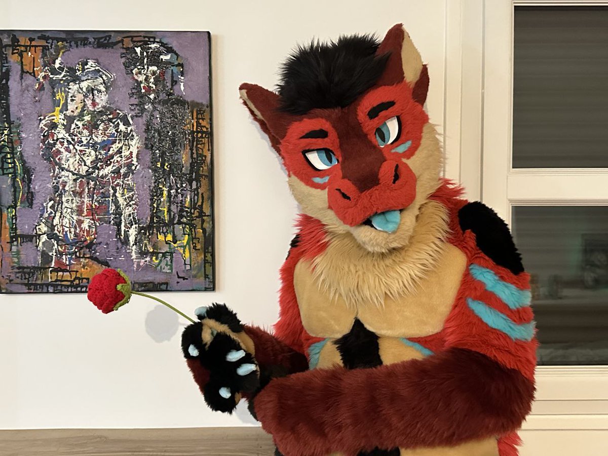 #FursuitFriday New romantic derg here. Wonderful work from <a href="/SachaWakanda/">Sacha</a>, very comfy and high quality. Would highly recommend!