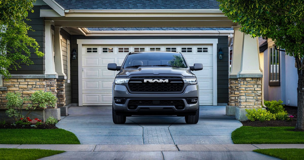 StellantisNAEsp's tweet photo. Innovación eléctrica con ADN #Ram, lista para destacar en cada camino.
La nueva #Ram1500Ramcharger 2025 redefine la exclusividad, gracias a un diseño audaz con detalles genuinos, como la parrilla inclinada y el emblema R-A-M que se ilumina al cargar. #Ramcharger #MundoRam. https://t.co/itu9SyjRmJ
