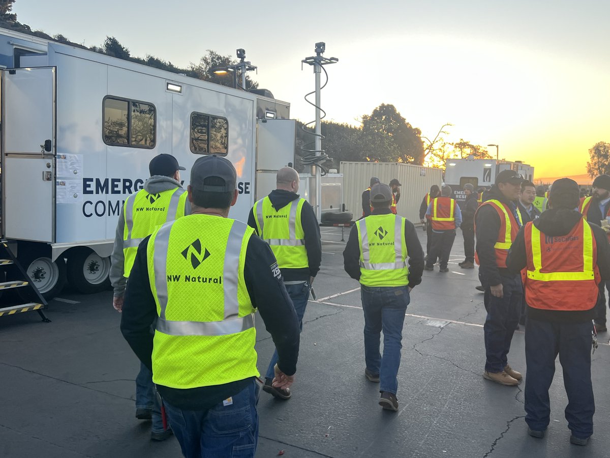 socalgas's tweet photo. We sincerely thank our fellow gas utilities @nwnatural, @PGE4Me, and @SDGE for providing mutual assistance to benefit our customers. Your support and collaboration exemplify how coming together supports the well-being of communities as we work to recover and rebuild. https://t.co/oowQgsKLfu