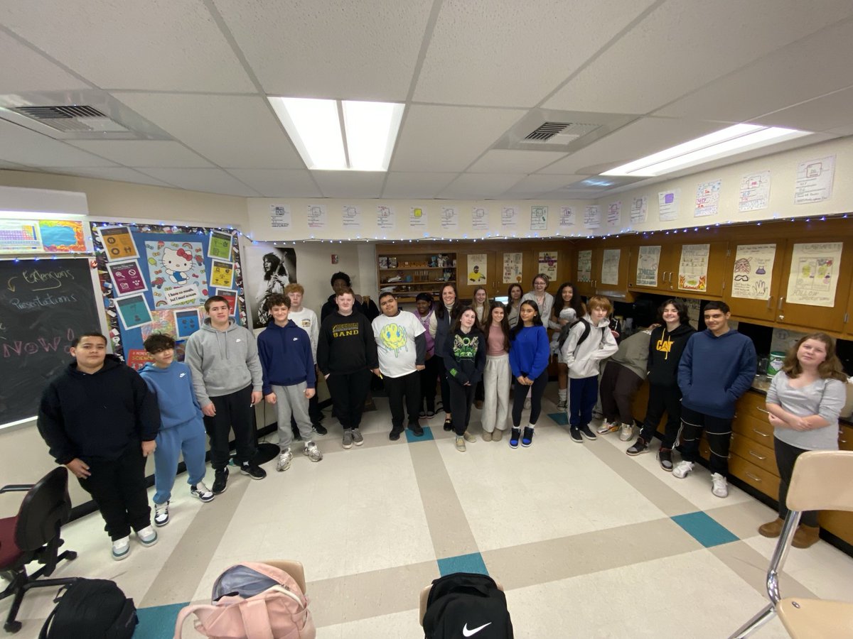 I loved guest teaching in Mr. Kenney’s 8th grade class today! An amazing group of students! ⁦<a href="/EastHillsMSbasd/">EastHillsMS</a>⁩ ⁦<a href="/BethlehemAreaSD/">BASD</a>⁩