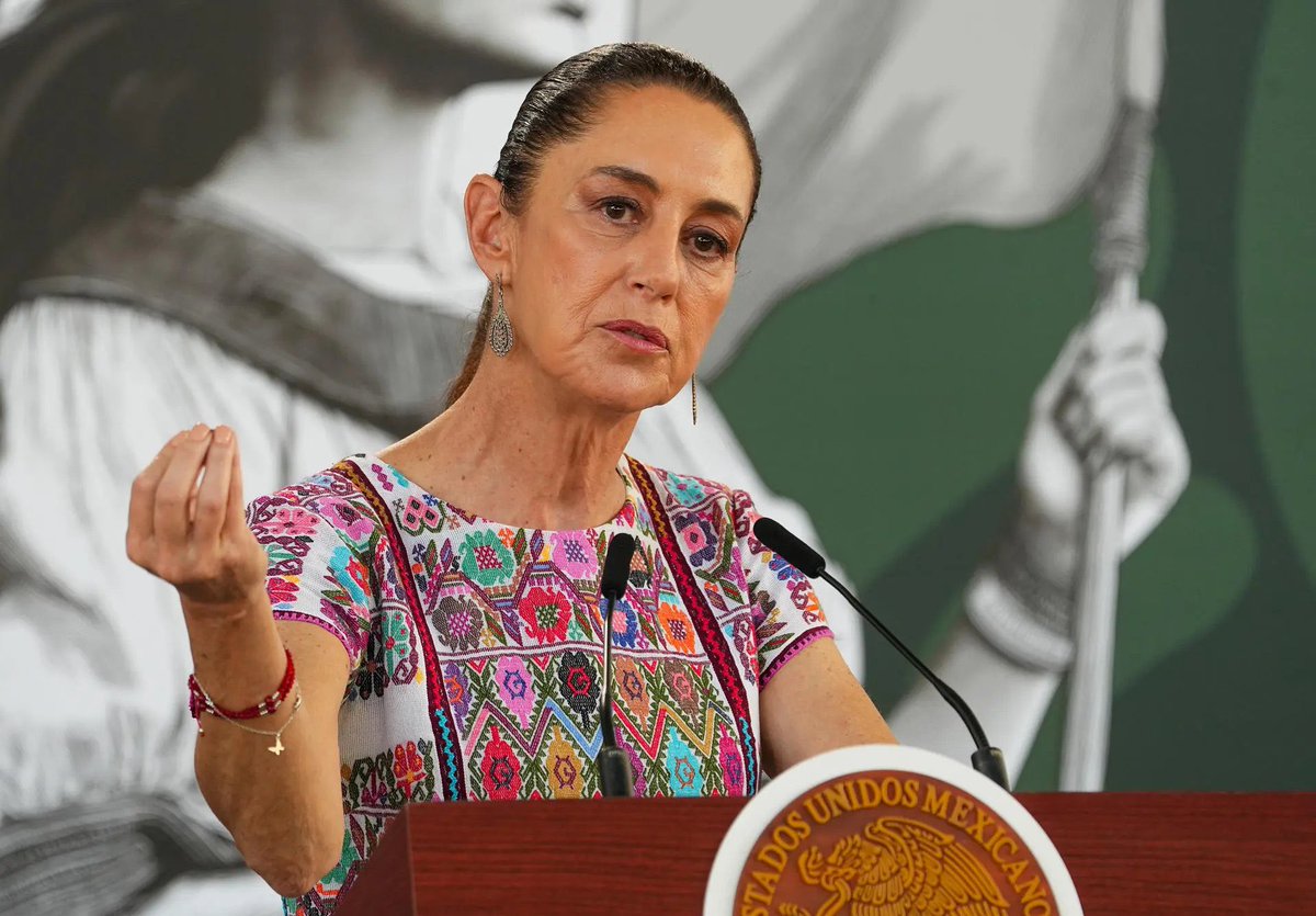 Uriel_Grz's tweet photo. #VAPEADORES #MEXICO 

SHEINBAUM PUBLICA REFORMA PARA PROHIBIR VAPEADORES Y FENTANILO

Ya es oficial. 

El gobierno de Claudia Sheinbaum publicó en el Diario Oficial de la Federación la reforma que prohíbe los vapeadores y el uso ilícito del fentanilo y otras drogas sintéticas. https://t.co/p7K9OrWUC9