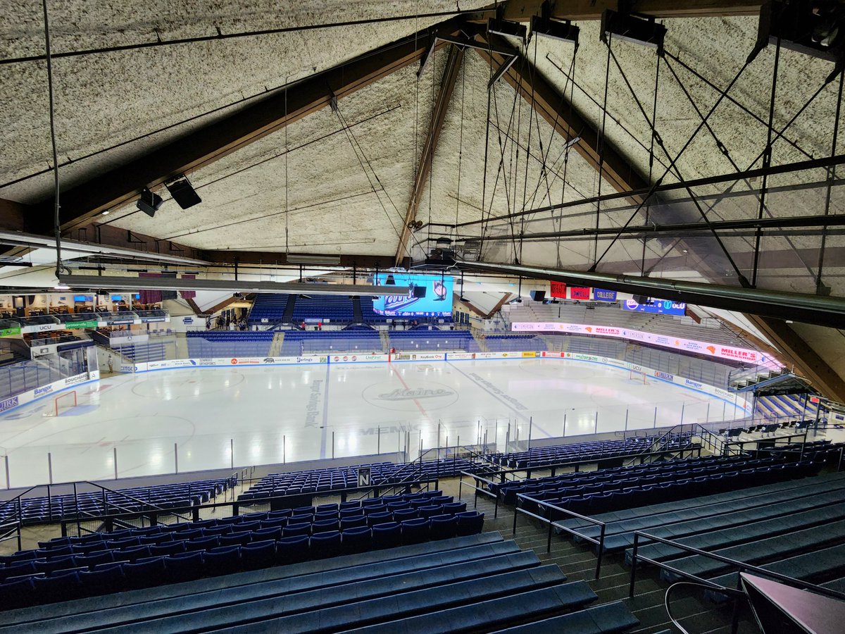 JeffMannix's tweet image. We're 90 minutes from faceoff at Alfond Arena as the #IceBus rolls into town. 5th-ranked @MaineIceHockey welcomes 17th-ranked @UConnMHOC for the first of a two-game #HockeyEast weekend. Join Mike Tuell and me for the call at 7:00 on @ESPNPlus! #JourneyNorth #BlackBearNation