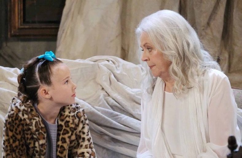 xotonironixo's tweet photo. Idk the context or how this is even a thing but Rachel Blake back with her grandchild?!  OMG 😭😭😭😭😭😭 #Days. https://t.co/gkV1763n1F