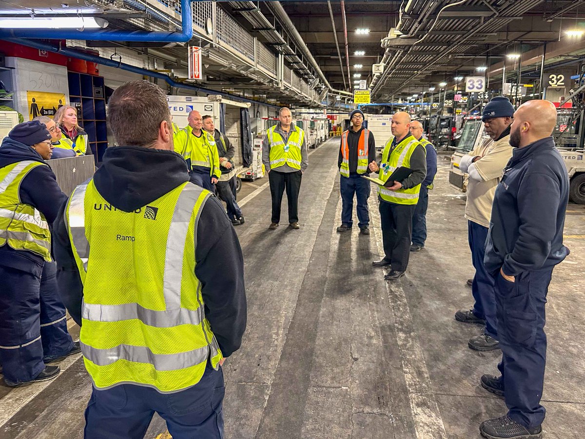 IAMDistrict141's tweet photo. Union in action at ORD! 
 District 141 AGC Erik Stenberg, EAP Kris Treder, and the ORD Ramp Grievance Committee met with members today to share contract updates and address their questions and concerns. #GOIAM #IAMSOLIDARITY https://t.co/VPDKqHSo4p