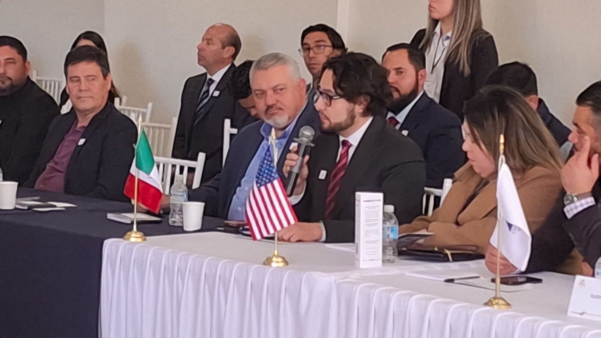 🌐🤝 <a href="/ConsulMexDou/">Consulmex Douglas</a> , representado por el Cónsul de Asuntos Jurídicos, Juan Pablo González, participó en el Foro Binacional de Negocios T-MEC en la ciudad de #Nogales, Sonora, organizado por CONCANACO.